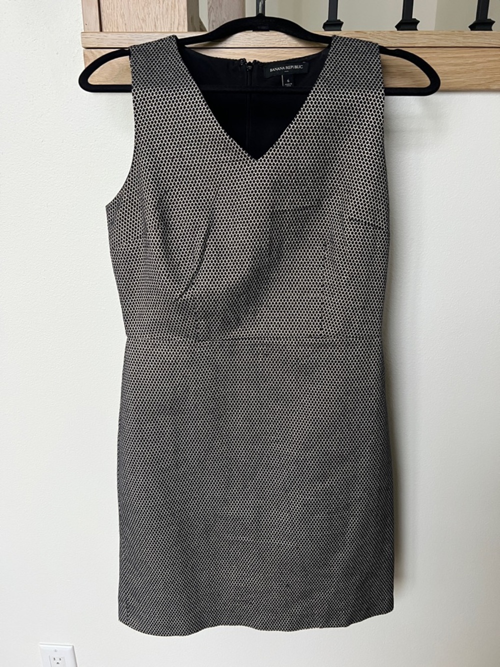 Banana Republic Black & Gold V-Neck Textured Midi Dress